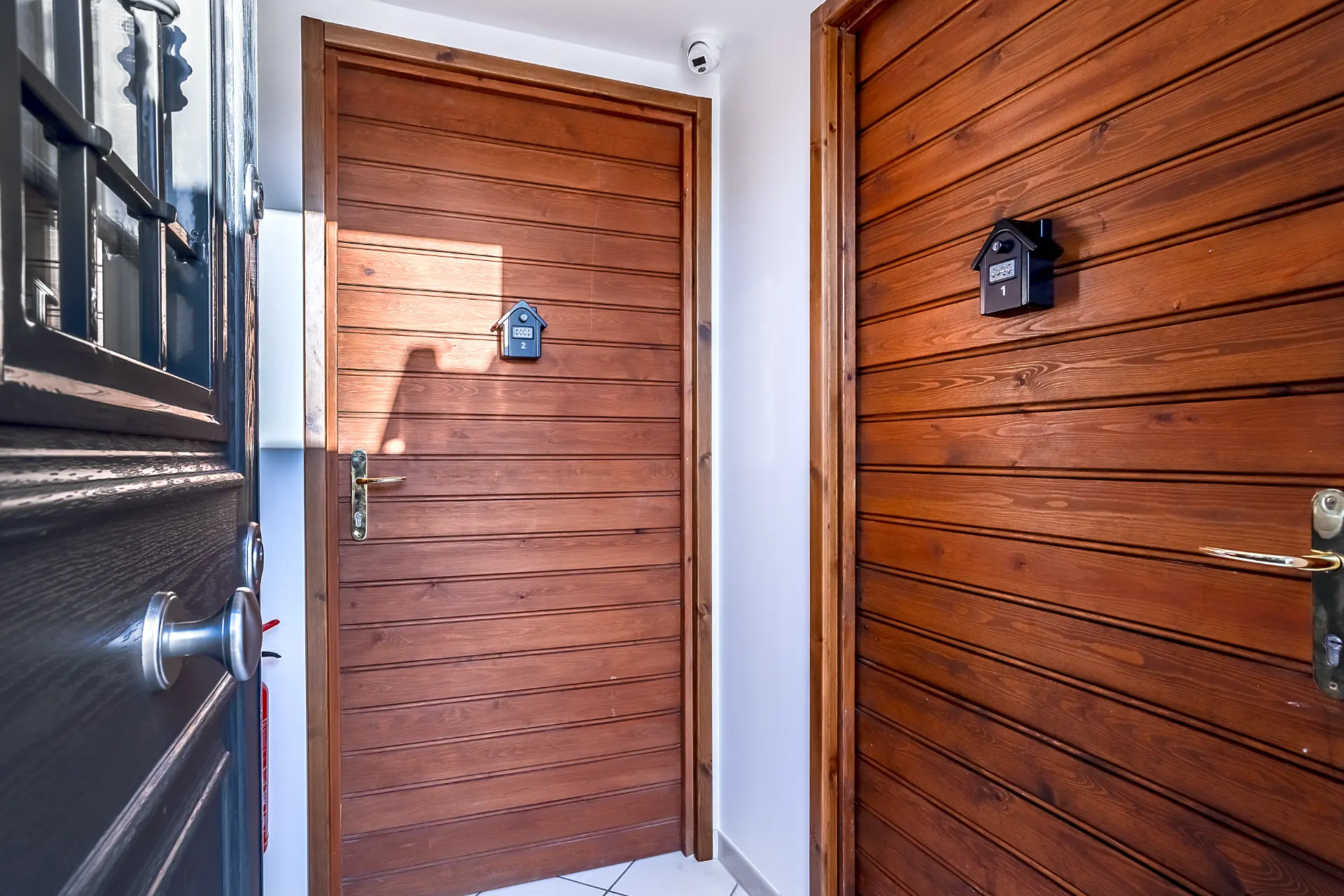 Ingresso degli appartamenti, Lungomare della Salute 11A